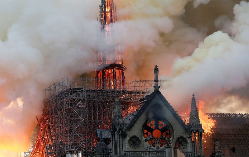 Vita a Notre-Dame huszártornyának újjáépítéséről
