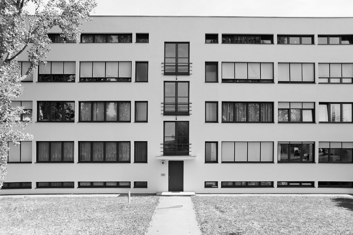 A Mies van der Rohe által tervezett ház a stuttgarti Weissenhofsiedlung mintalakótelepen (1927) / Kép forrása: thelink.berlin/