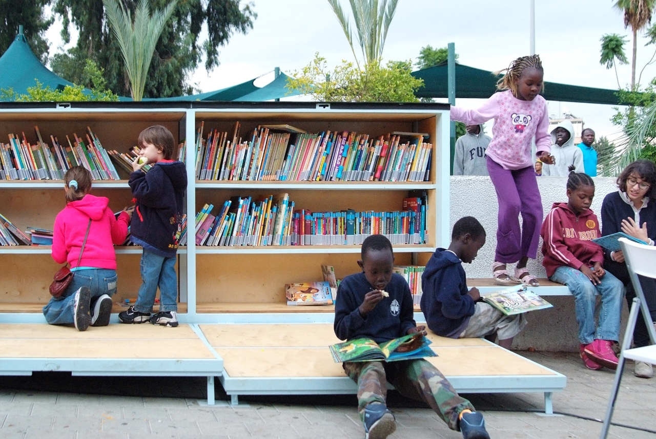 Tel Aviv, könyvtár menekülteknek.